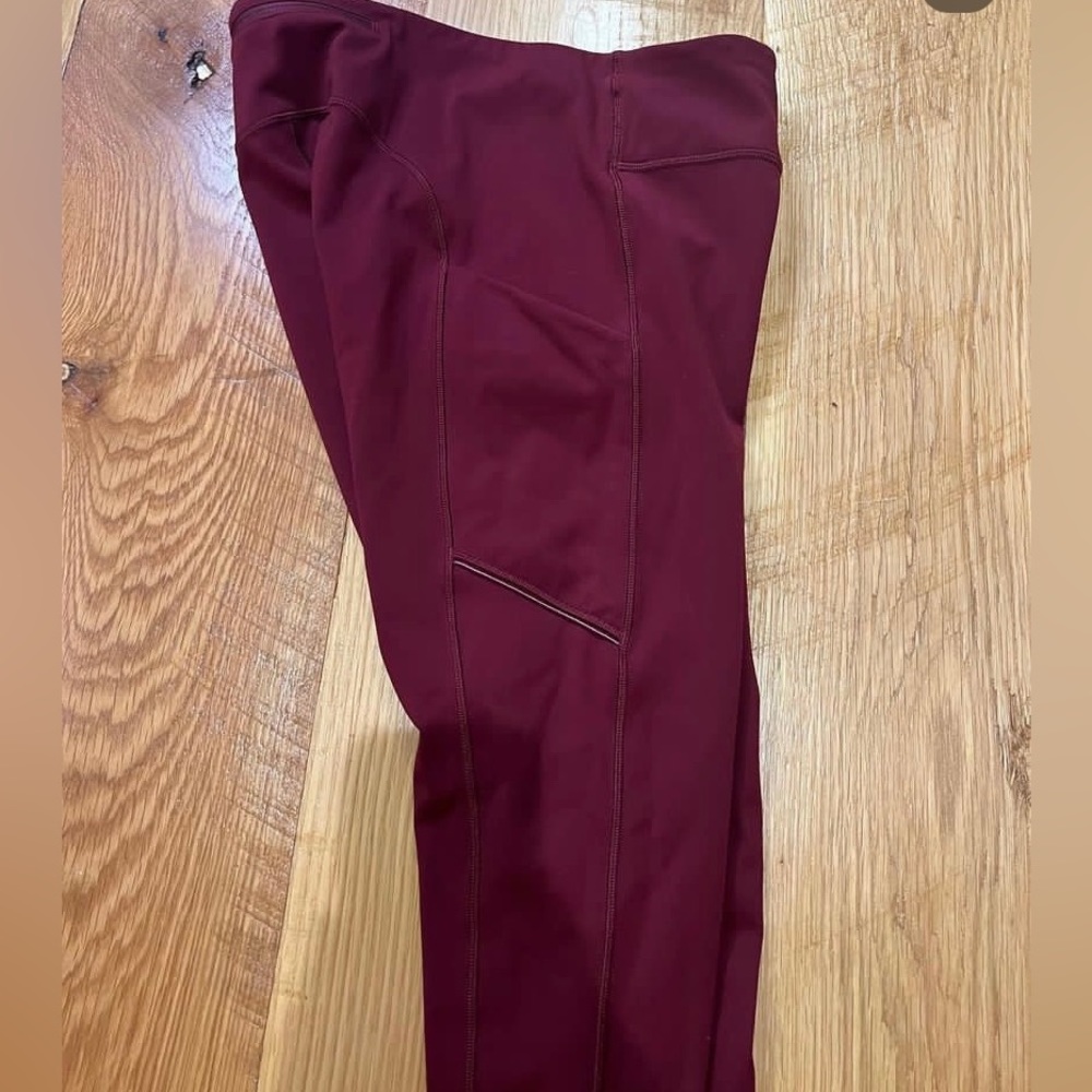 Maroon lululemon Speed Up leggings w/pockets and zipper 25”